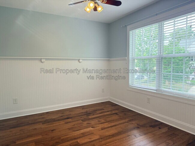 Building Photo - 305 Holly Thorn Trace