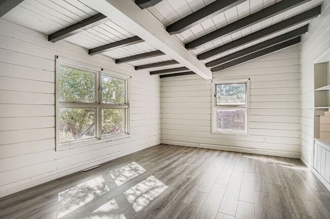 Building Photo - Charming Ranch Home with Spacious Yard and...