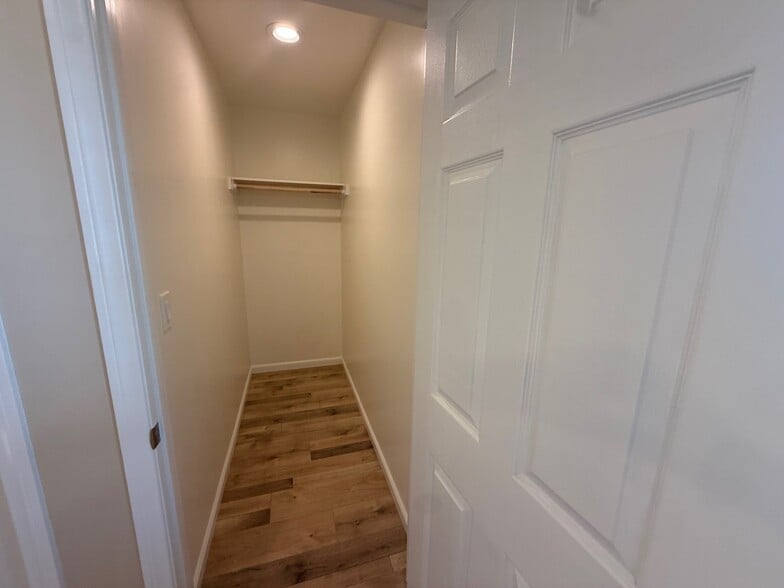 Building Photo - 4860 Palm Ave