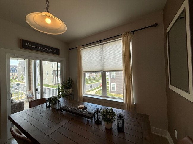 Building Photo - Gorgeous Potomac Shores End Unit Townhome