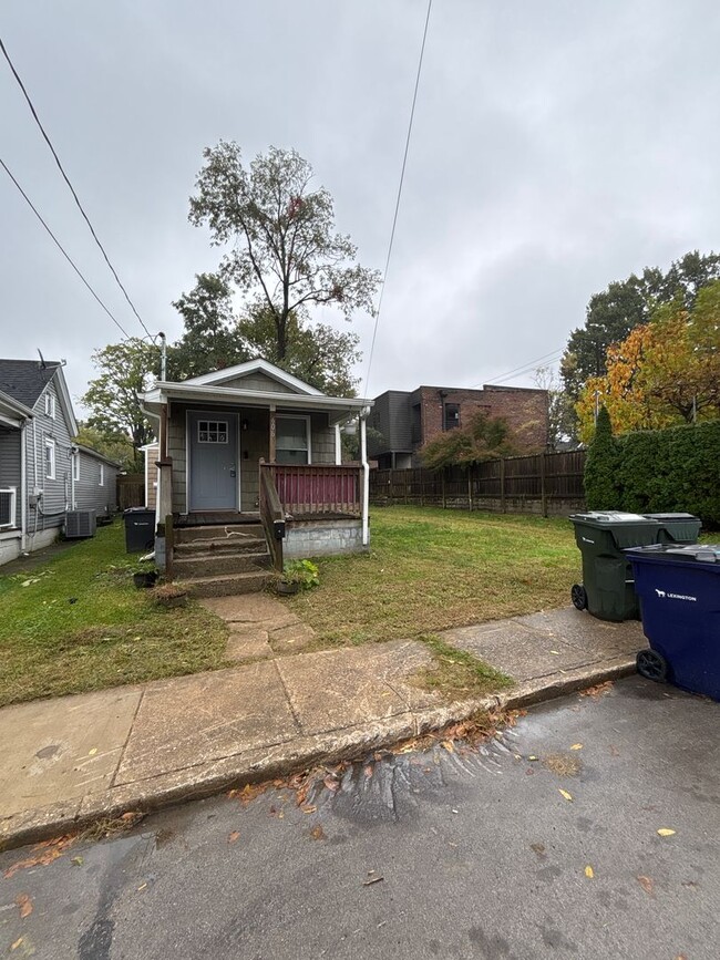 Building Photo - 606 N Upper St