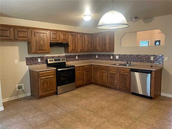 Building Photo - 460 Kate Dr
