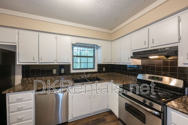 Building Photo - 3038 Courtney Dr