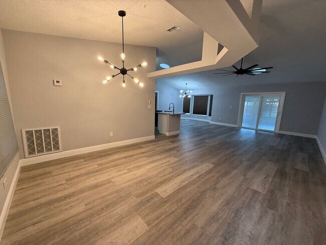 Building Photo - Beautifully updated 3-bedroom, 2-bath home