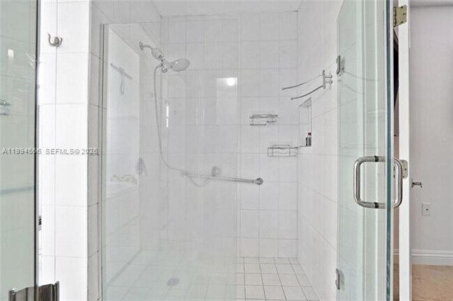 Building Photo - 2834 SW 33rd Ave