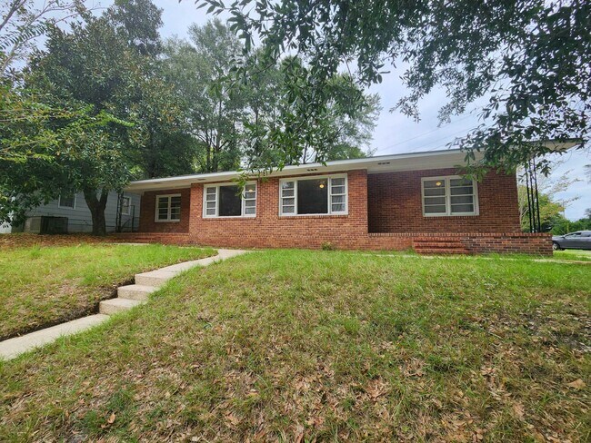 Primary Photo - 2639 Willow St