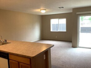 Building Photo - Townhouse style duplex in Lowell