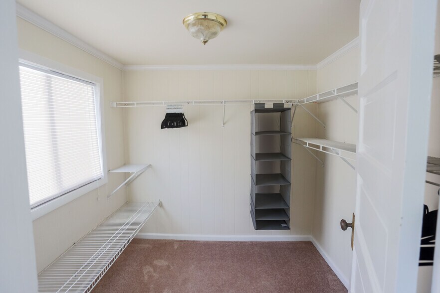 Building Photo - 1602 Monticello Rd