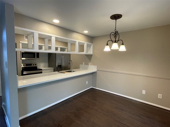 Building Photo - 12315 Glenview Dr