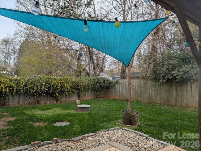 Building Photo - 113 Mainview Dr