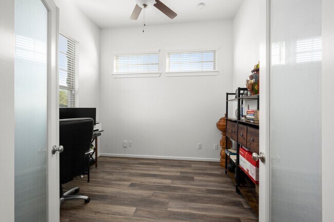 Building Photo - 9871 Twin Shores Dr