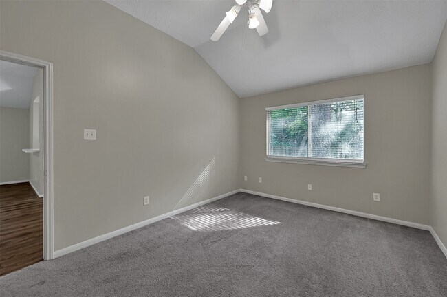 Building Photo - 318 Paradise Ln