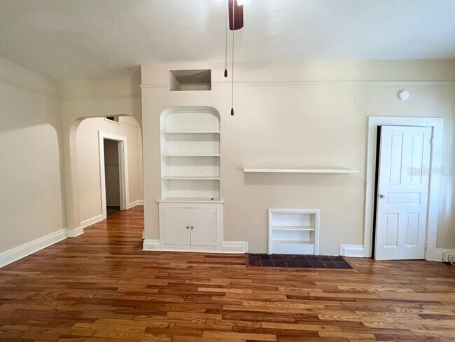 Building Photo - 318 NE 2nd Ave