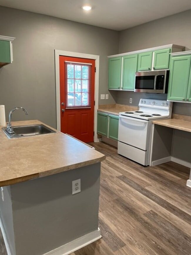 Building Photo - Single Family Home