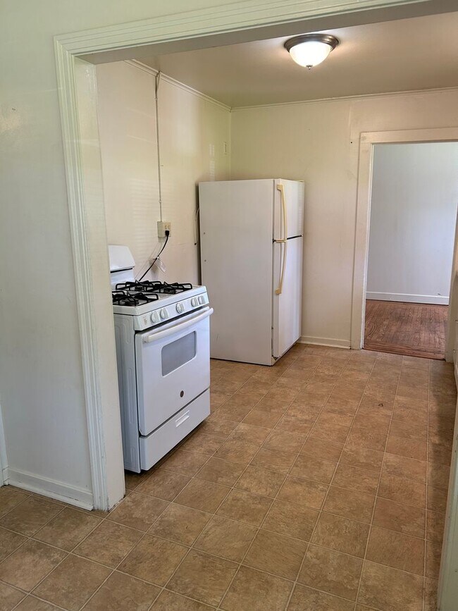 Building Photo - 3 Bedroom on large corner lot!