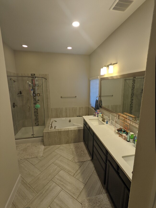 Building Photo - 15008 Cabrillo Way