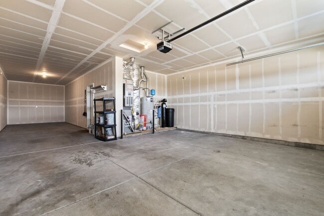 Building Photo - Gorgeous Home in the Perfect Location!