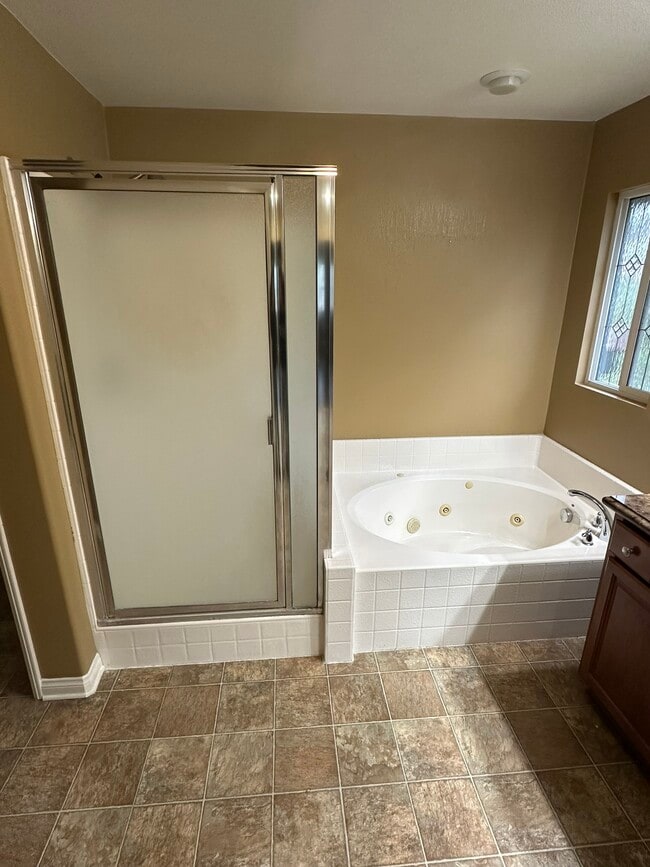 Building Photo - 16275 Summerset Street