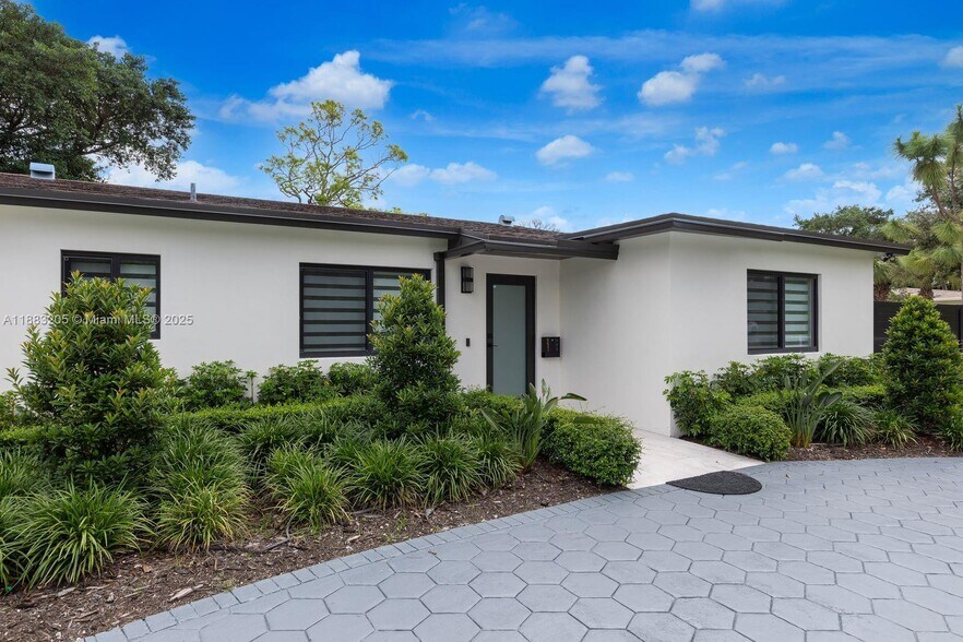 Building Photo - 5641 SW 67th Ave