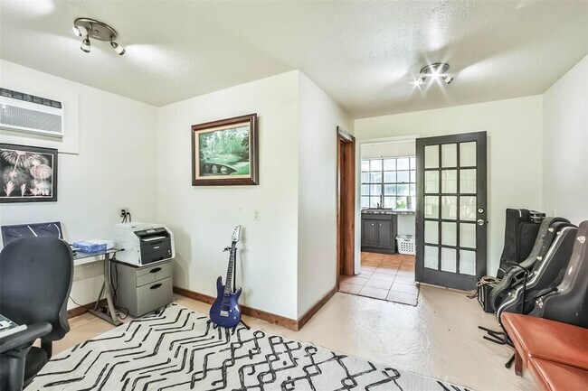 Building Photo - 6911 Sprigg St