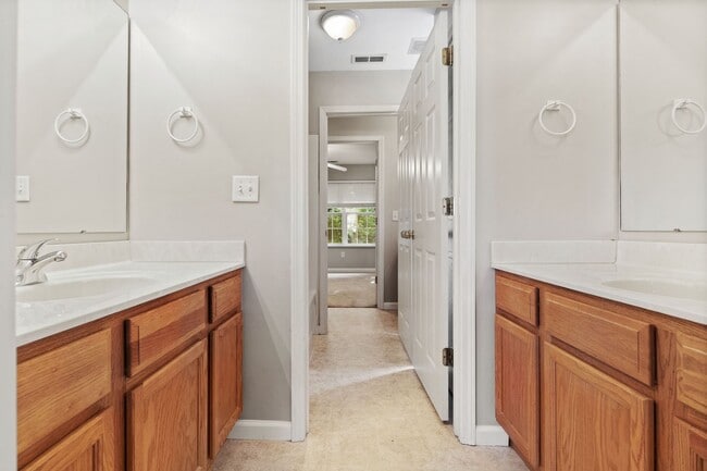 Building Photo - Fletcher Townhouse