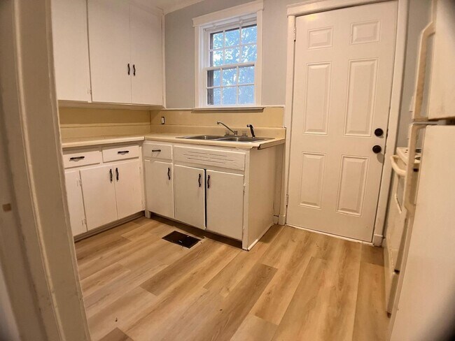 Building Photo - 2218 Palmetto St