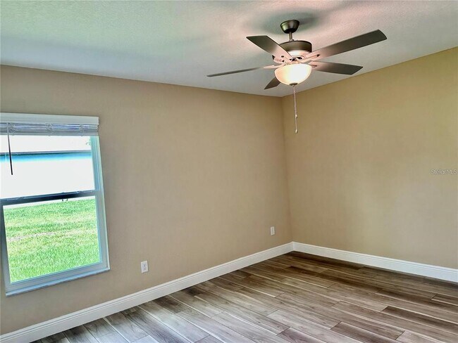 Building Photo - 13075 House Finch Rd