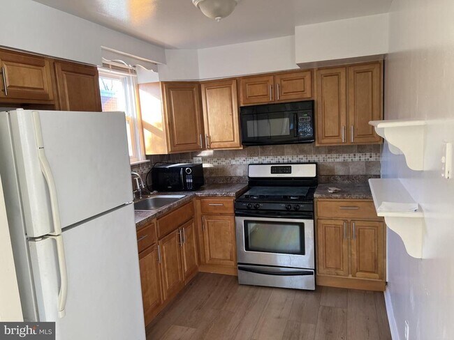 Building Photo - 205 Erica Pl