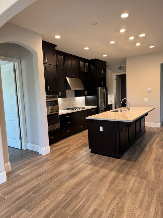 Building Photo - Newer 2 Bed/2 Bath with Office in 55+ Gate...