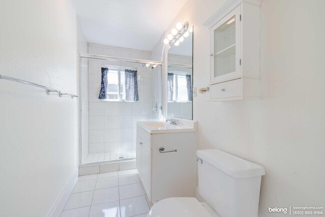 Building Photo - 2400 Bonar St