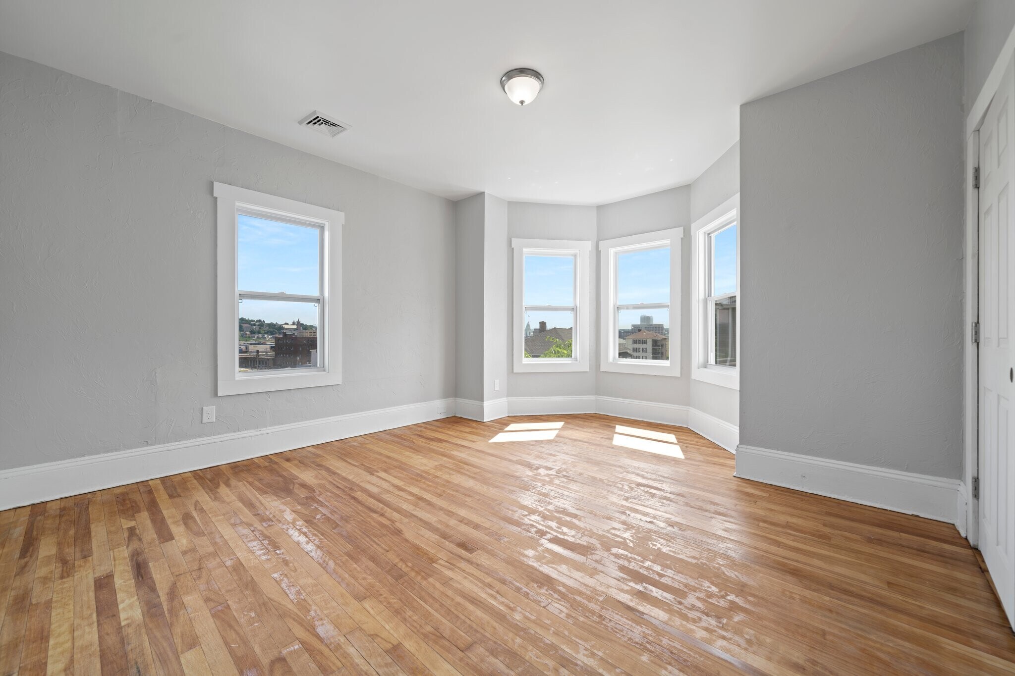 Building Photo - 12 Shamrock St