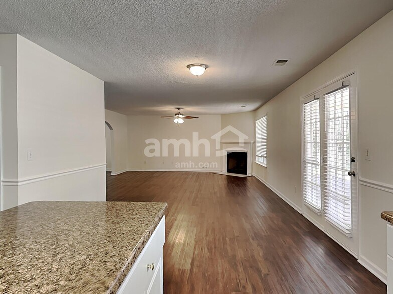 Building Photo - 106 Sweetland Ct