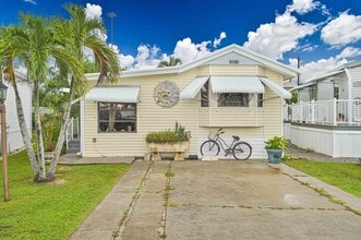 Building Photo - NOW AVAILABLE - 1/1 Manufactured Home in Estero!