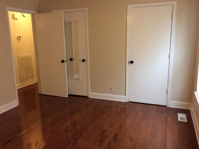 Building Photo - 564 Briarwood Dr