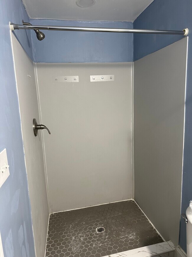 Shower - 120 Chappell Rd SW