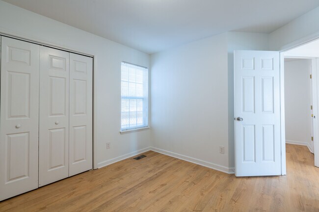 Building Photo - 304 Holly Pines Ct