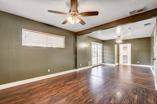 Building Photo - UNIQUE SINGLE FAMILY HOME! - No HOA, Car Lift, RV Parking and Nice Backyard