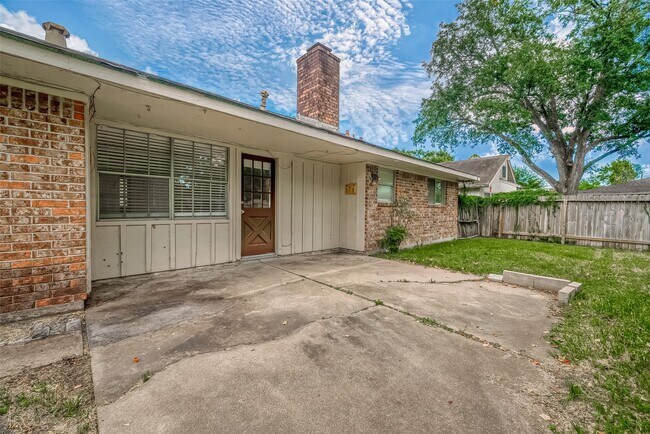 Building Photo - 5711 Braesvalley Dr