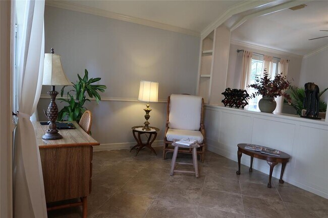 Building Photo - 1714 Oak Ridge Dr