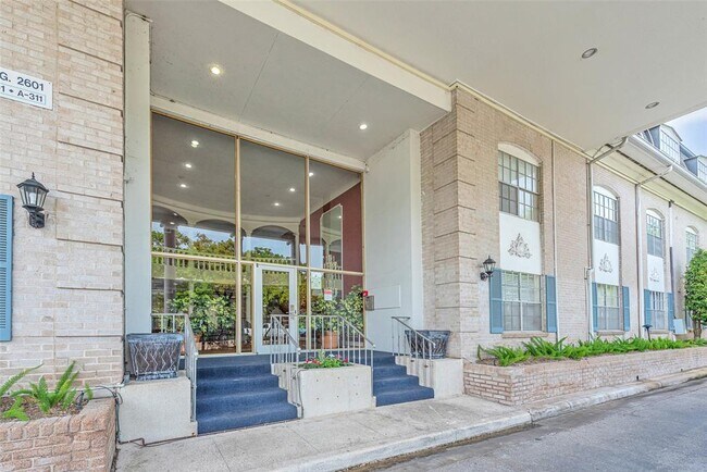 Building Photo - 2601 Bellefontaine St