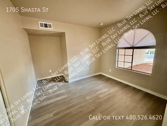 Building Photo - 1705 Shasta St