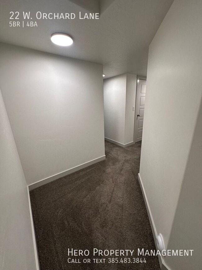 Building Photo - 22 W Orch Ln