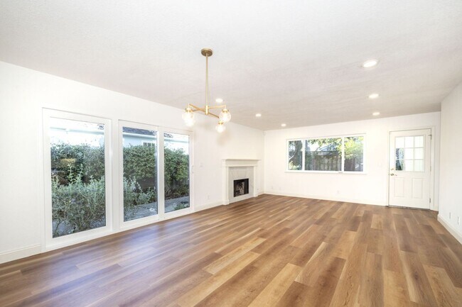 Building Photo - Executive Home With Remodeled Bathrooms + AC in Old Palo Alto