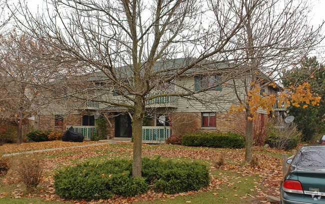 Primary Photo - 654 Foxtree Cir