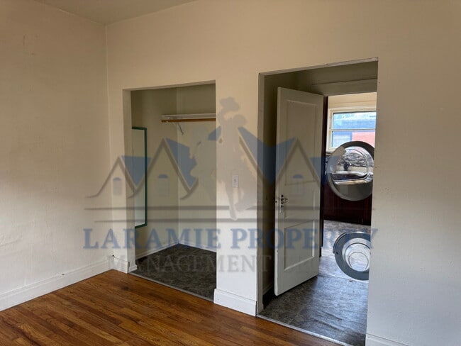 Building Photo - 3 Bedroom 1 Bathroom Apartment