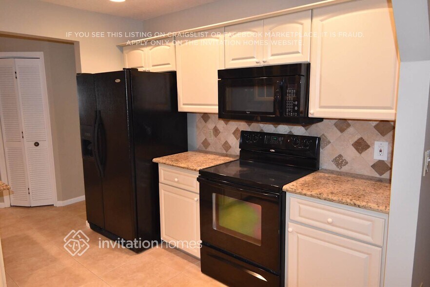 Building Photo - 845 Daffodil Dr