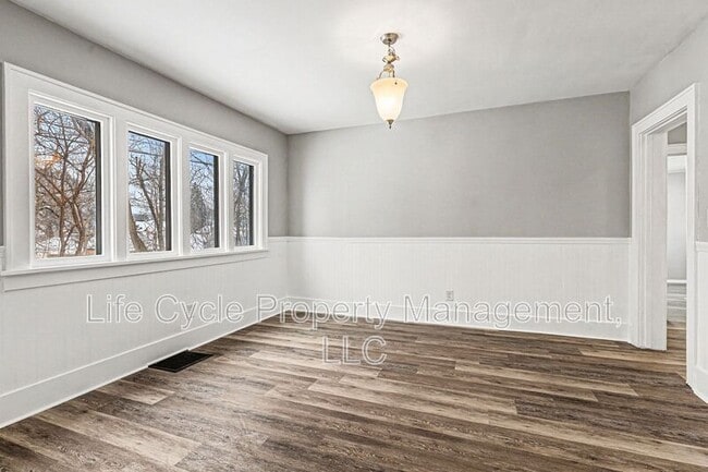 Building Photo - 507 Eastern Ave SE