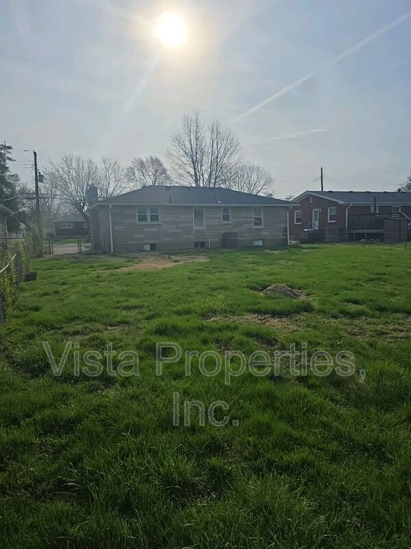 Building Photo - 7802 Columbine Dr