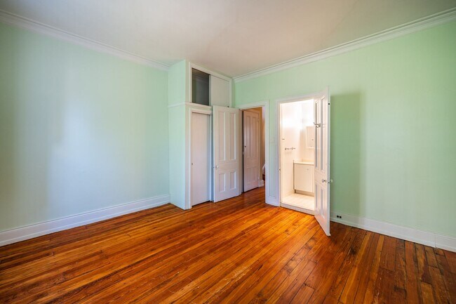 Building Photo - 206 S 43rd St