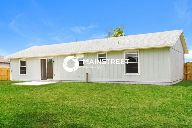 Building Photo - 3 Bedroom Pet-Friendly Home in Port St. Lucie, FL with Main Street Renewal